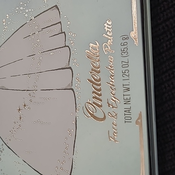 Disney Princess Cinderella Face and Eye Shadow Palette Highlighter Blush 22shade - Picture 6 of 11